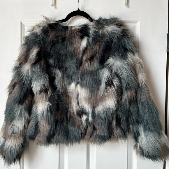 FLUFFY Faux Fur Jacket - Picture 2 of 2